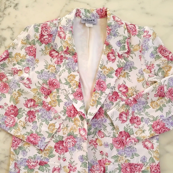 NWOT. Rayon blended long and loose fit floral blazer with back lining. - Picture 3 of 4